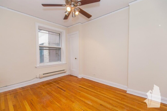 Building Photo - 1 bedroom in Chicago IL 60657