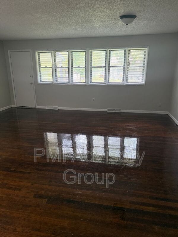 Foto del edificio - 6703 Greencastle Dr