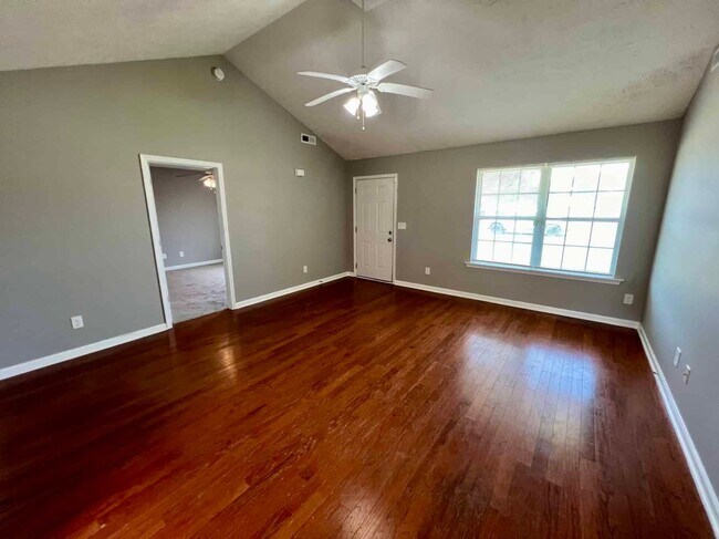 Foto del edificio - 3 Bed 2 Bath Brick Ranch *Fenced Backyard* in Christiana