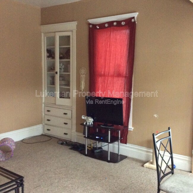 Building Photo - 720 Village St