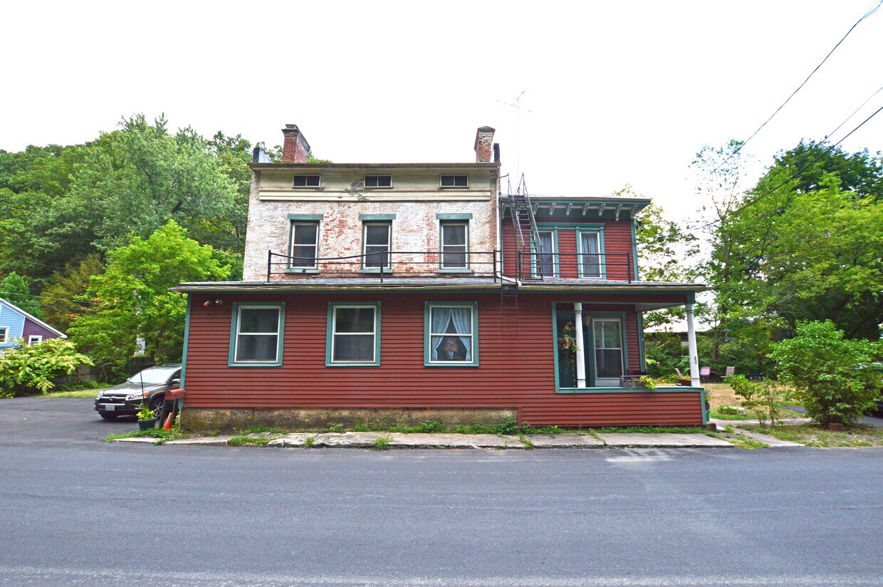 Front of the House - 40 River Rd