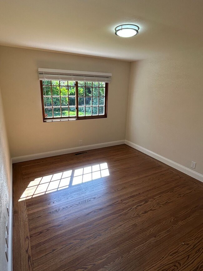 Foto del edificio - Charming Single-Story 3 bd Home in Coveted South Los Altos - OPEN HOUSE: Sunday, April 19 from 10...