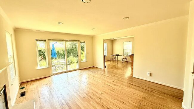 Foto del edificio - 5020 Garnet St