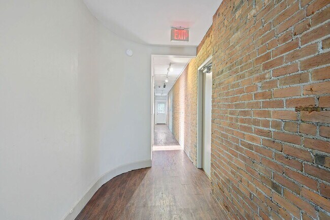 Photo - 30 E Hollister St Apartment