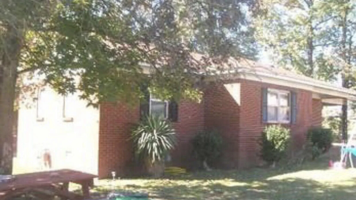 Primary Photo - 612 N Walco Rd