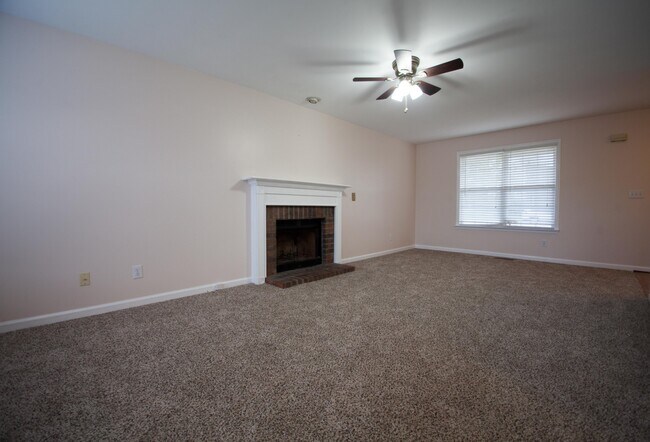Building Photo - 2105 Shuler Pl