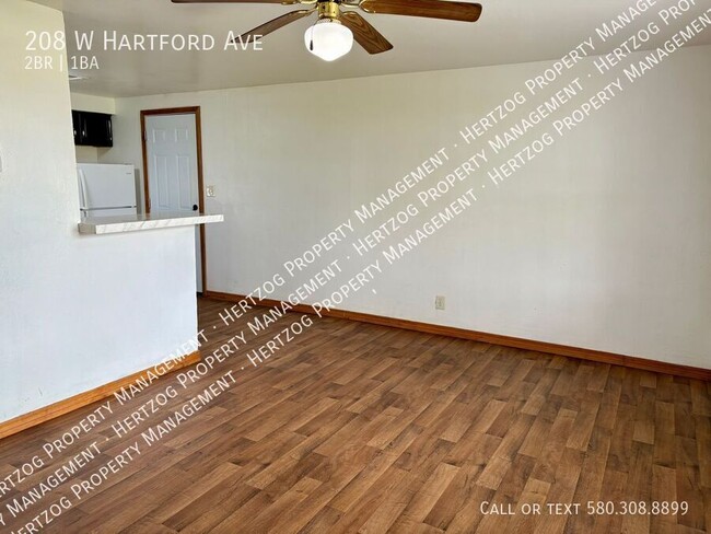 Building Photo - 208 W Hartford Ave