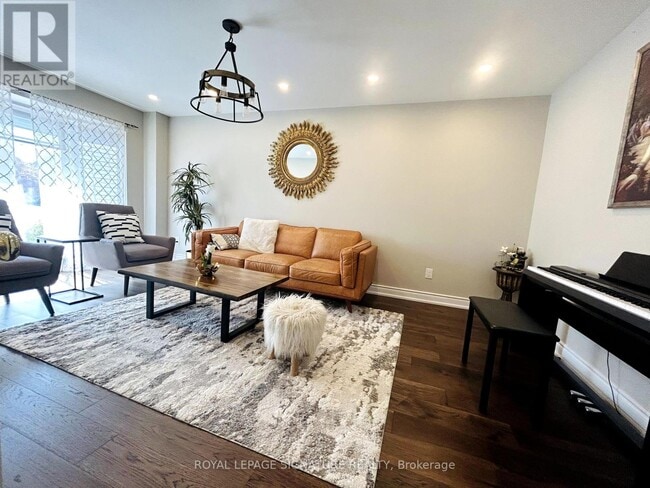 Building Photo - 2951 Kingsway Dr