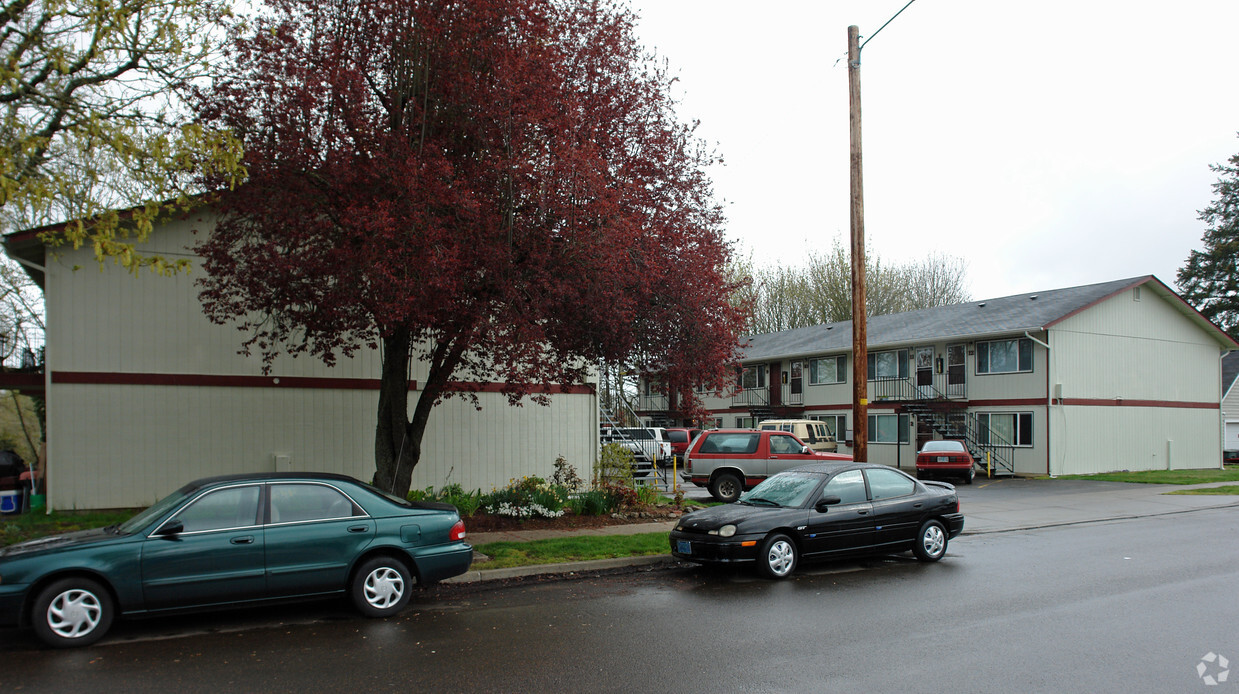 Primary Photo - Fifth Avenue Apartments