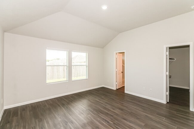 Building Photo - 810 Desoto Dr