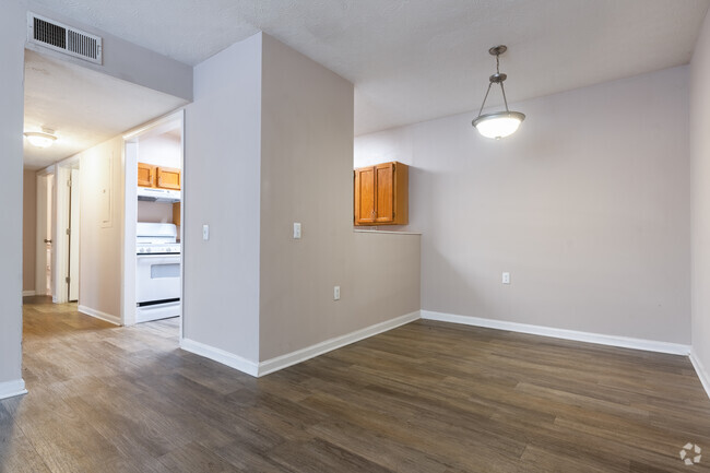 2BR, 1BA - 864SF - Dining Room - Campbell Creek