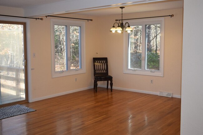 Foto del edificio - 11 Hilltop Ln