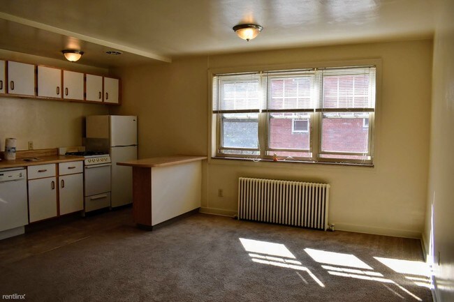 Building Photo - 1 br, 1 bath Apartment - Chestnut Manor - 1BR