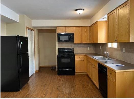 Building Photo - 2 Bed 1 Bath Lower unit - Closer to Downtown