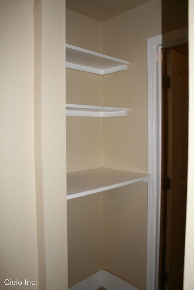 Building Photo - 304 E 4th St