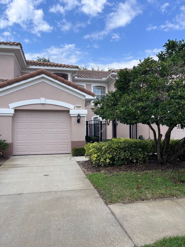 Foto principal - Welcome to the pinnacle of modern living –...