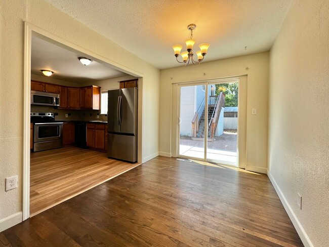 Building Photo - Beautiful 5 bed 2 bath House in Central Fo...