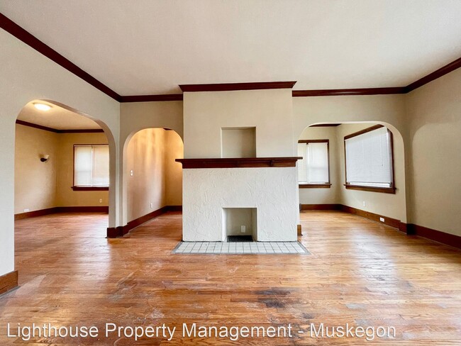 Foto del edificio - 5 br, 1.5 bath House - 1071 E Apple Ave