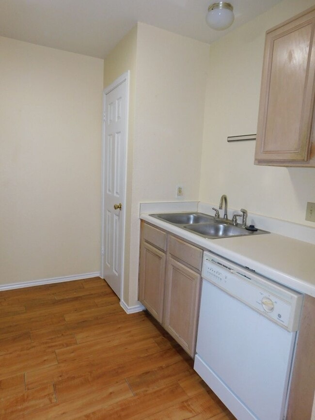 Building Photo - 2211 Katy Ln