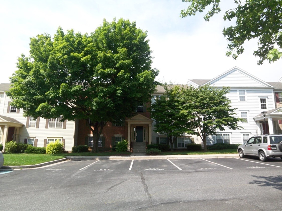 Primary Photo - 4 Normandy Square Ct