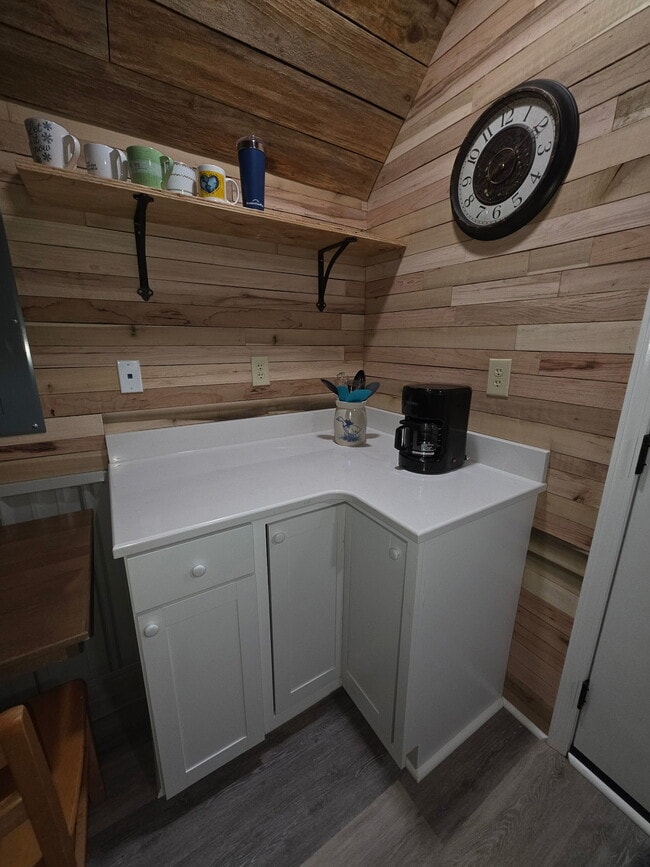 Building Photo - 820 Clearview Rd