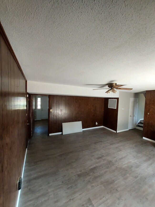 Building Photo - 726 Platinum St