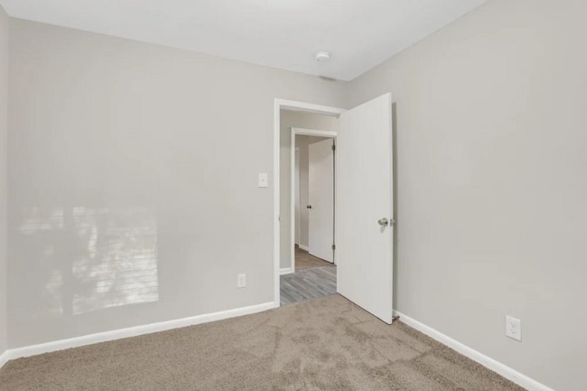Building Photo - 2830 Altaview Dr SE
