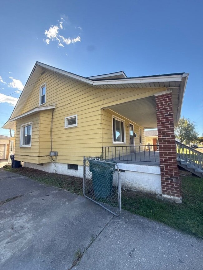 Foto del edificio - 4 Bedroom 2 Bath Home in Lincoln Park