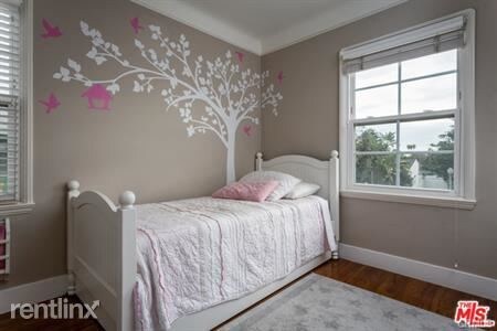 Foto del edificio - 8021 Truxton Ave