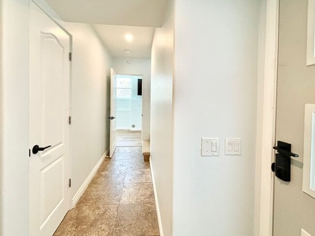 Building Photo - 108 Los Feliz St