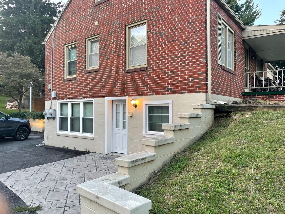 11835 Gehr Rd Unit B, Waynesboro, PA 17268 Apartments in Waynesboro