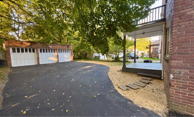 Foto del edificio - 18501 Newell Rd