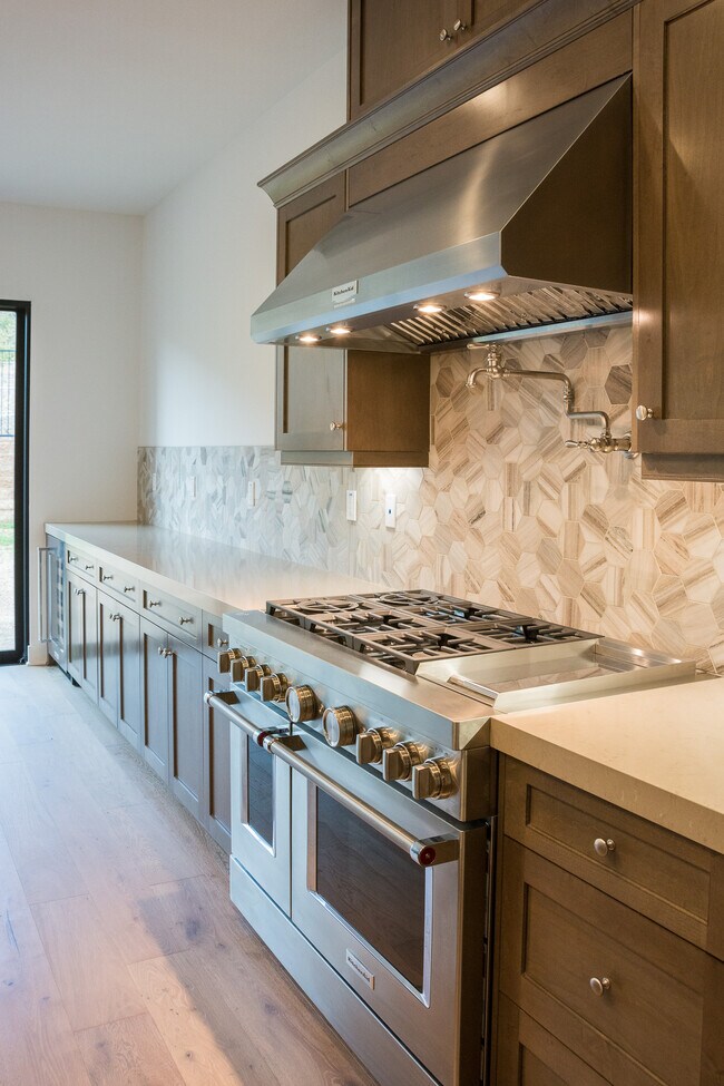 Foto del edificio - 20707 Bluebird Ct