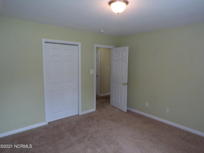 Building Photo - 148 Live Oak Dr