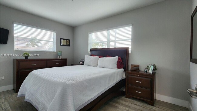 Foto del edificio - 539 W 39th Pl