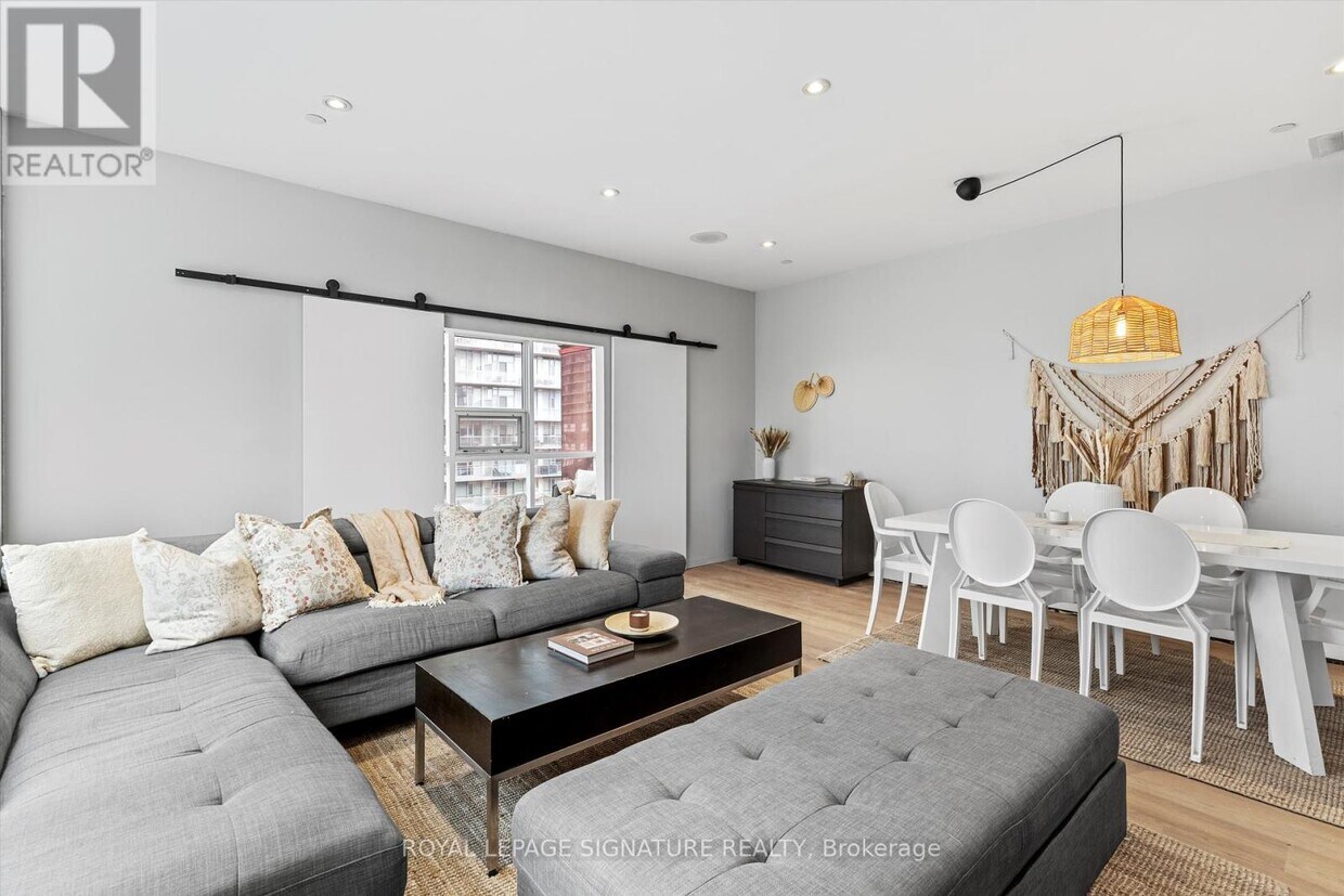 Photo principale - 393 King St W