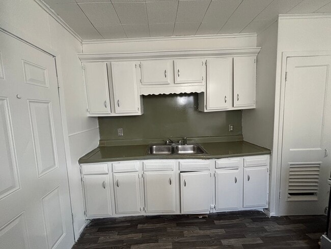 Building Photo - Like new 2 Bedroom home