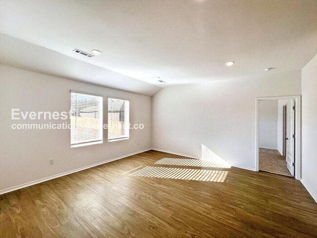 Building Photo - 104 E Sunbelt Ct