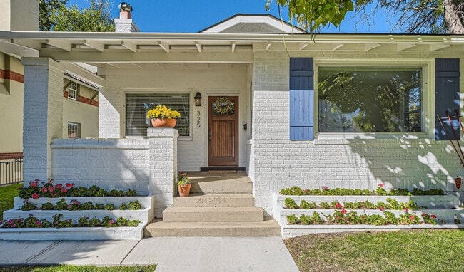 Building Photo - LUX 3BD, 3BA Alamo Placita Bungalow with F...