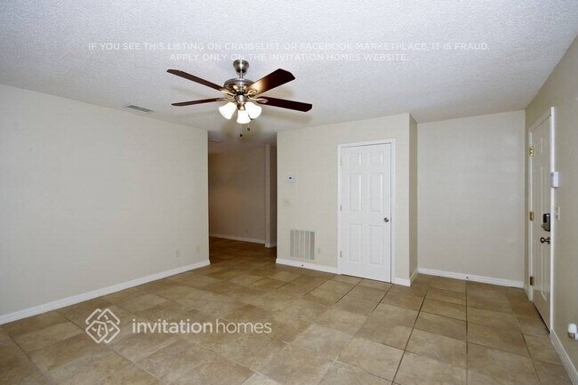 Foto del edificio - 192 Groveland Farms Rd