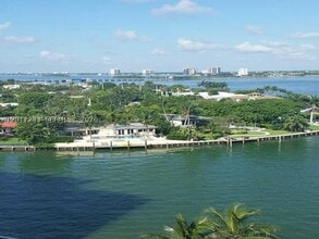 Building Photo - 10350 W Bay Harbor Dr