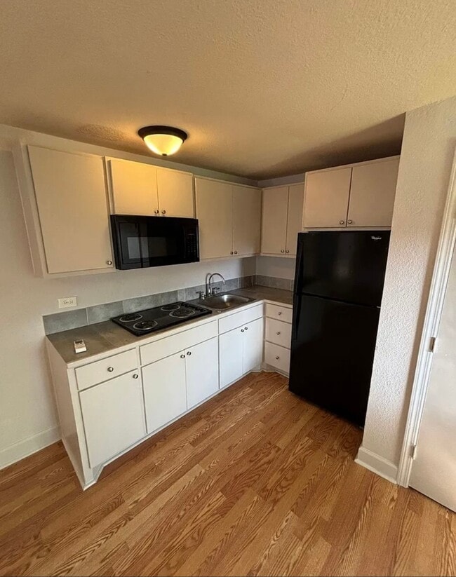 Foto del edificio - 5520 Menard Ave