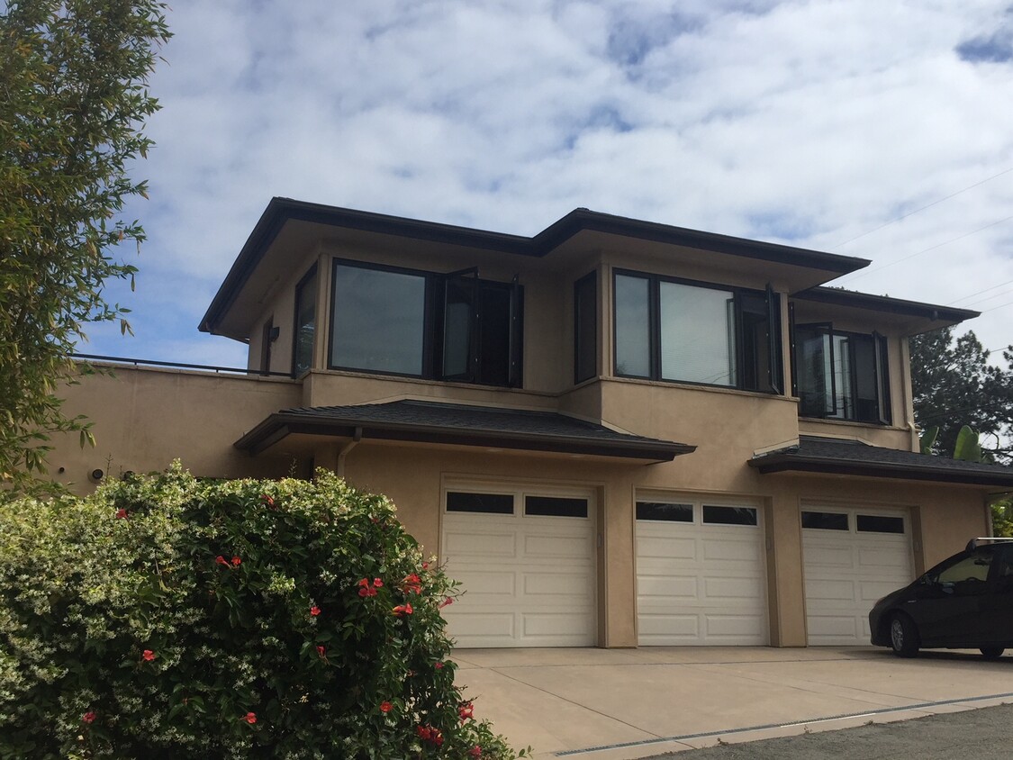 apartment over garages - 1338 Rubenstein Ave