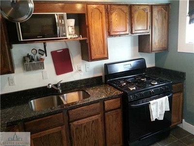 Building Photo - 418 W Lapeer St