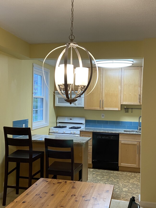Open kitchen - 202 N Trenton St