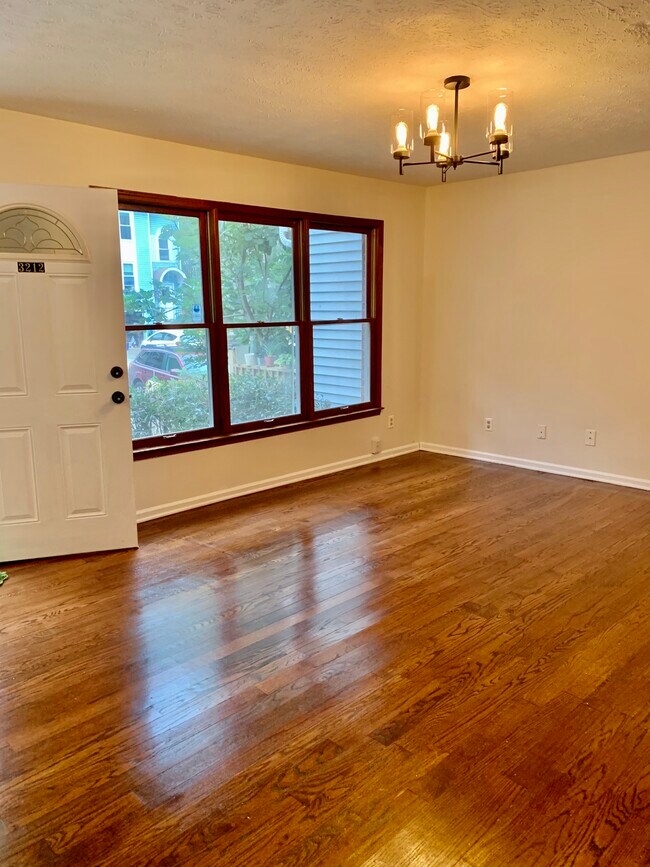 Building Photo - 3212 Stratford Green Ct