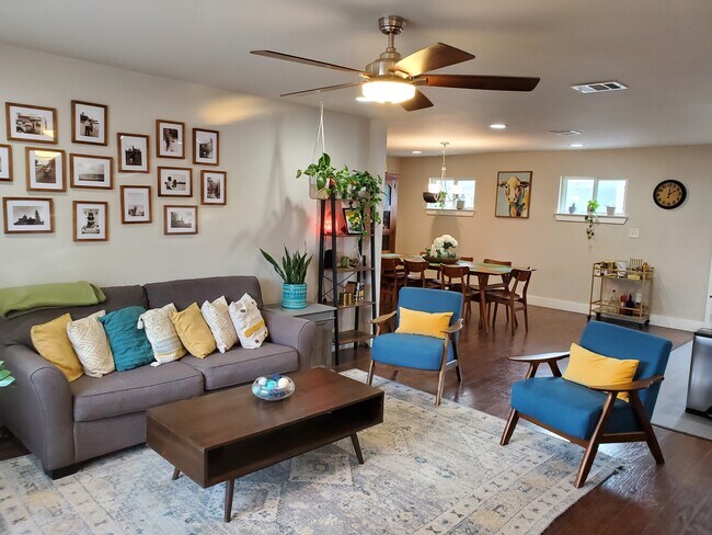 Foto del edificio - 5510 Manor Rd