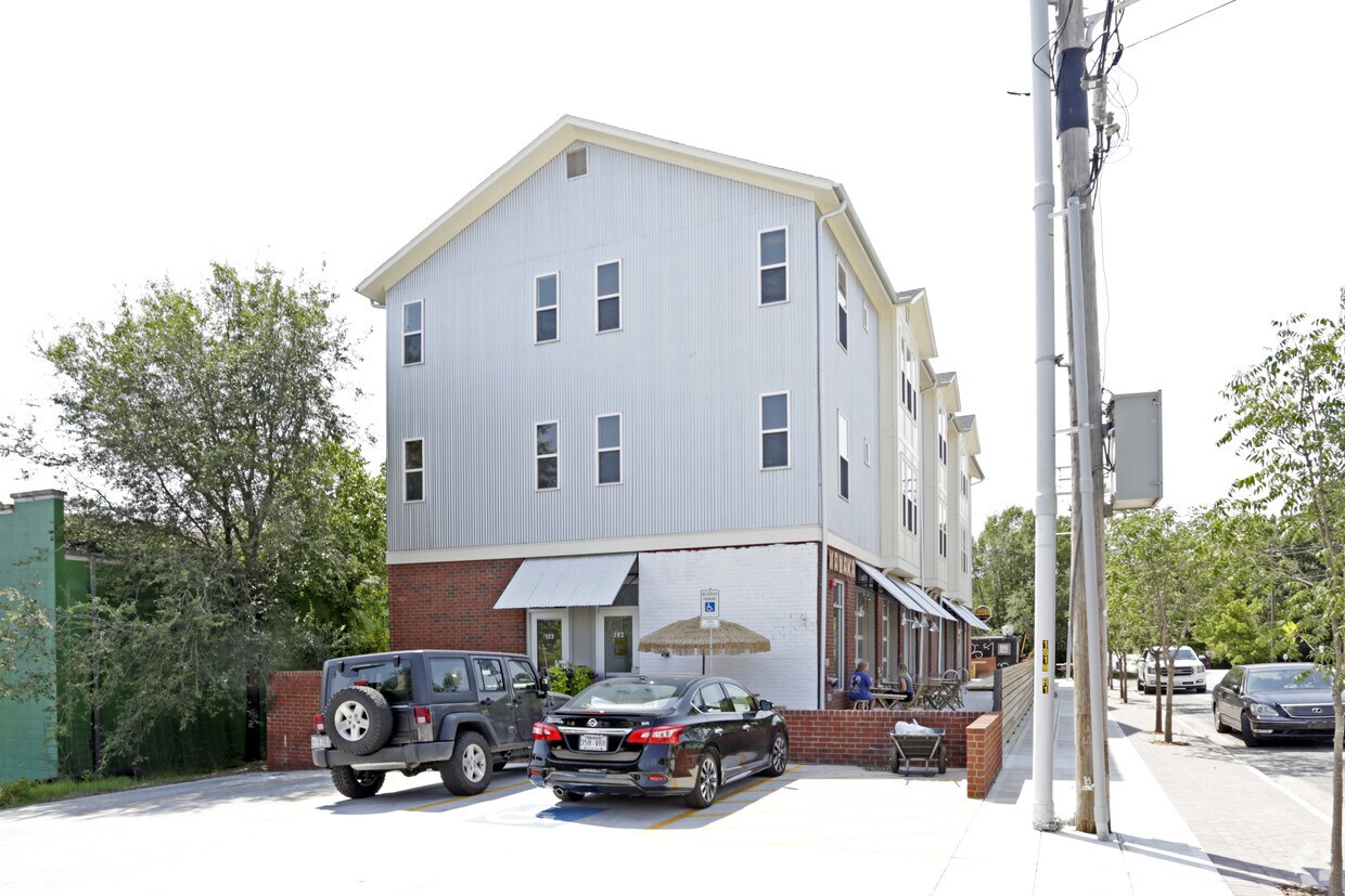 Foto del edificio - AMPM LLC