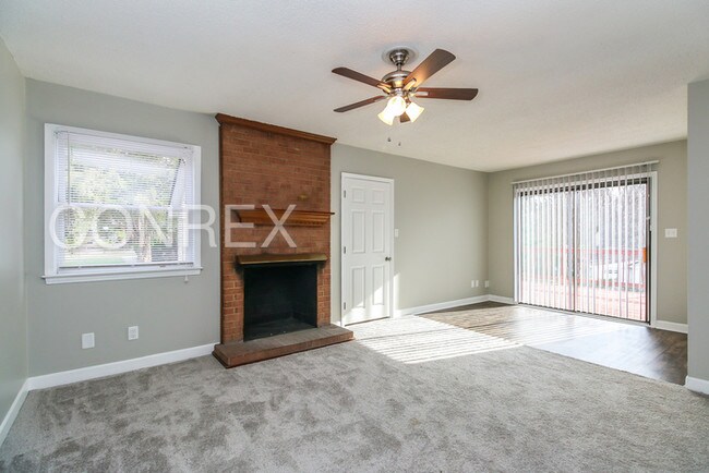 Foto del edificio - 301 Foxcroft Dr