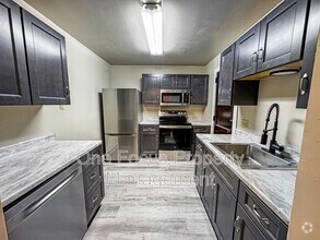 Building Photo - 307 N Vesper St